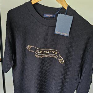 Louis Vuitton Tshirt Black and Gold Size XL